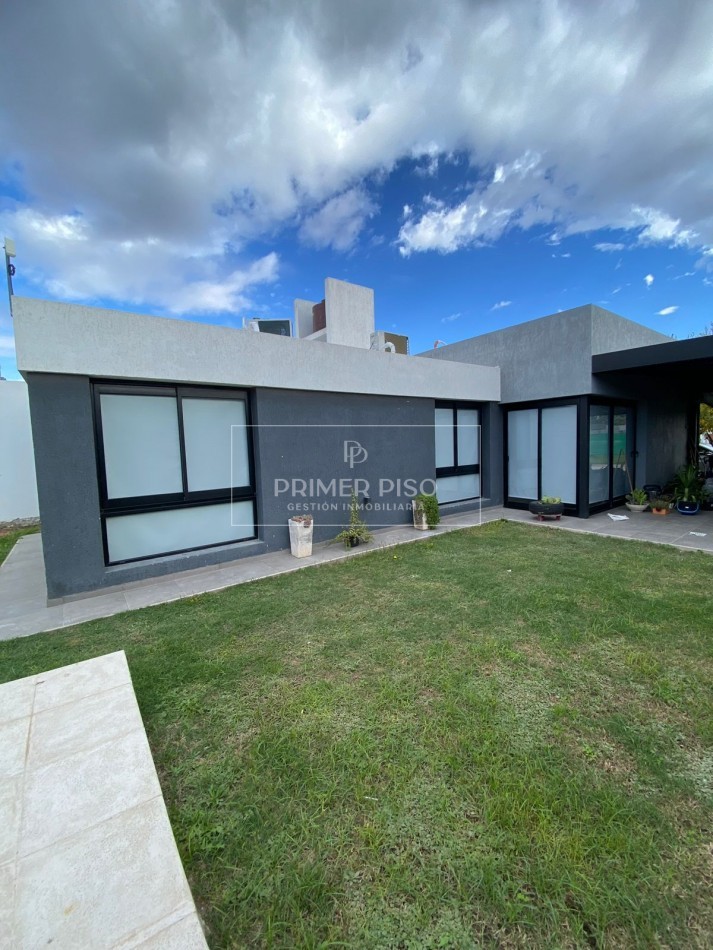 VENTA - ALQUILER  / CASA / BARRIO LAS LILAS