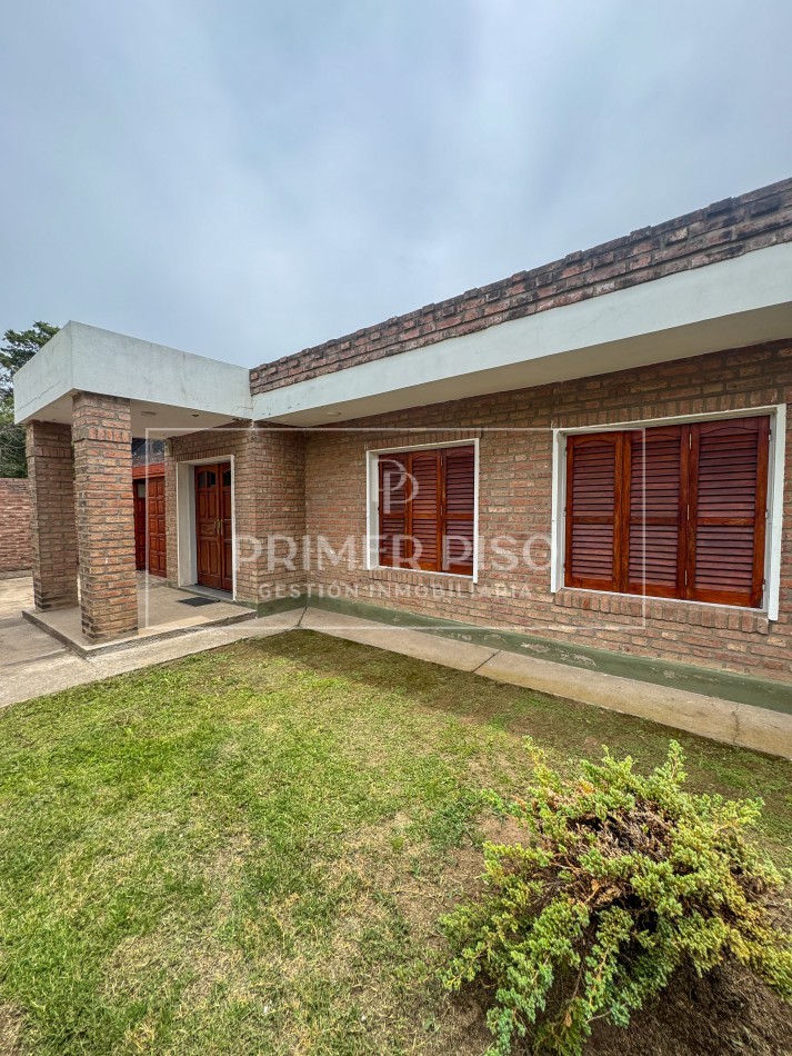 Casa en venta | Barrio Pinar de las Tejas, Villa Nueva