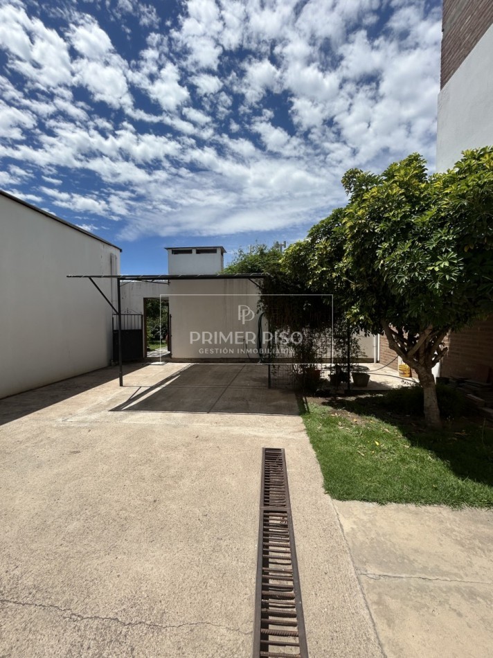 ALQUILER / CASA / SAN JUAN BAUTISTA