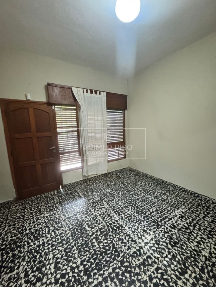 SE VENDE CASA / BARRIO ALMIRANTE BROWN