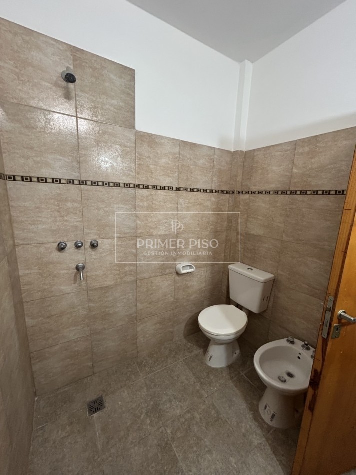 ALQUILER / CASA / SAN JUAN BAUTISTA