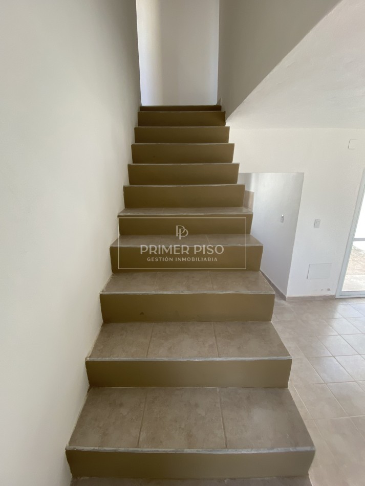 ALQUILER / DUPLEX / BARRIO SAN JUAN BAUTISTA