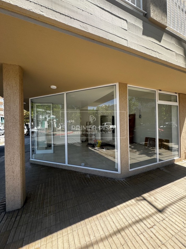 SE ALQUILA / LOCAL COMERCIAL / BARRIO CENTRO