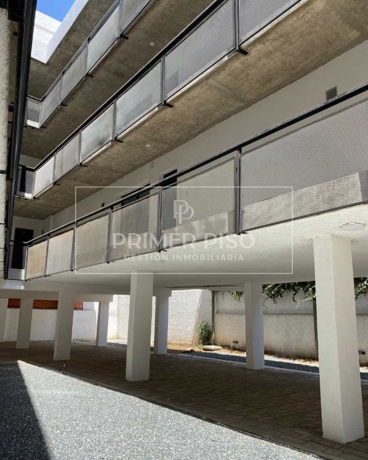 VENTA / COCHERA / BARRIO ALMIRANTE BROWN 