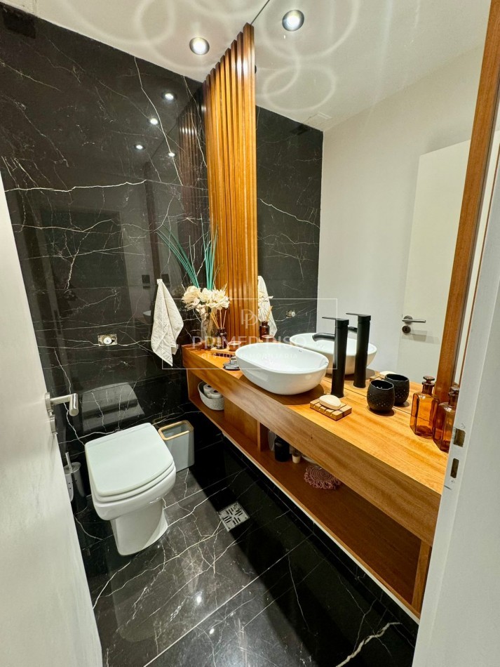 VENTA - ALQUILER  / CASA / BARRIO LAS LILAS