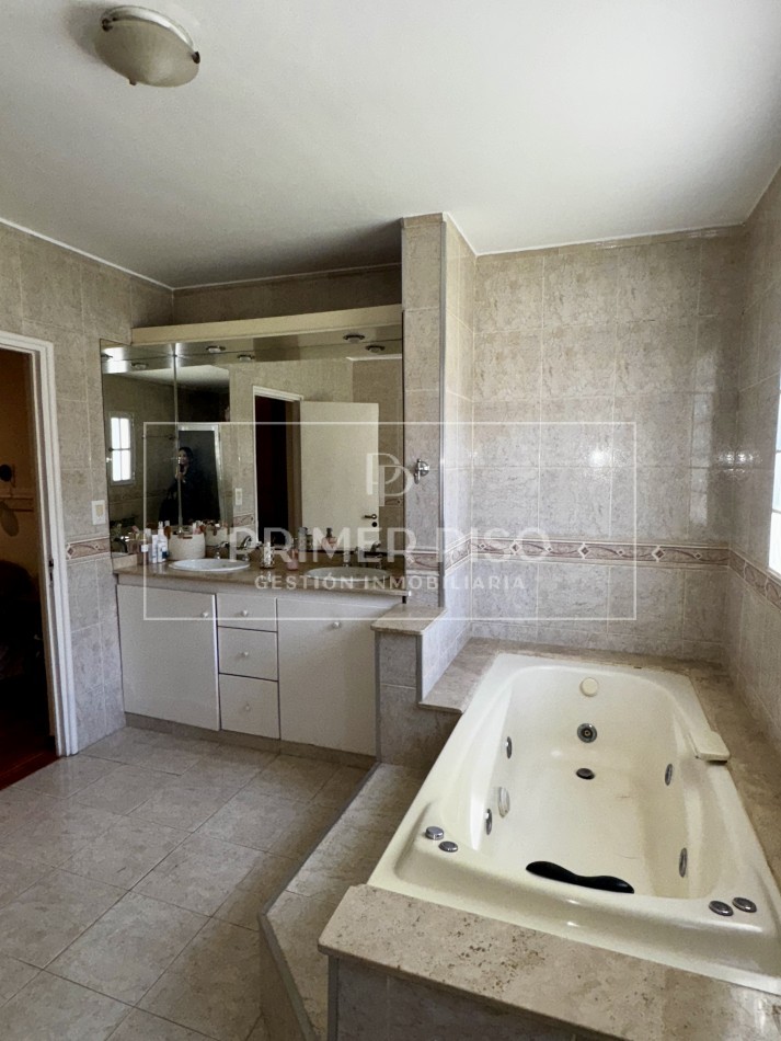 VENTA / CASA / BARRIO RIVADAVIA 